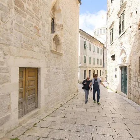 Nikolina Apartament *