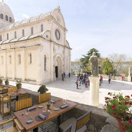 Nikolina Apartament *